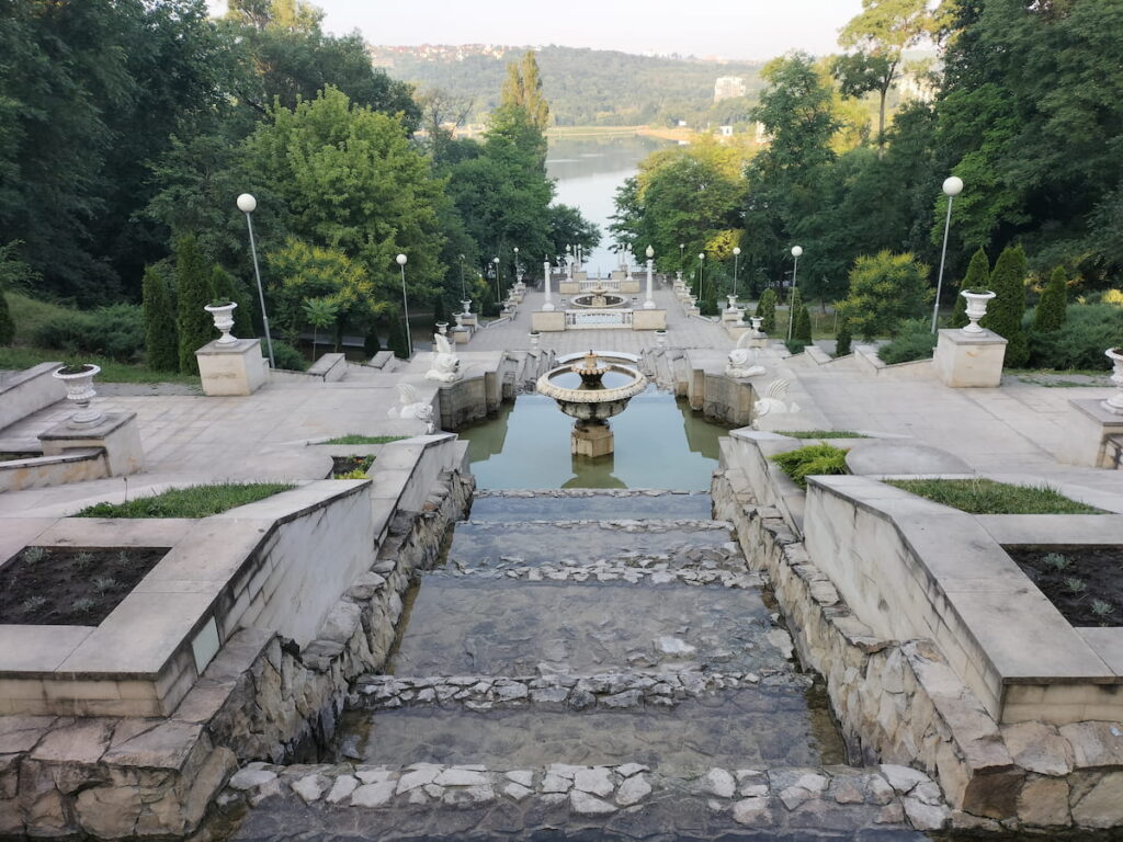 moldova park it fountain